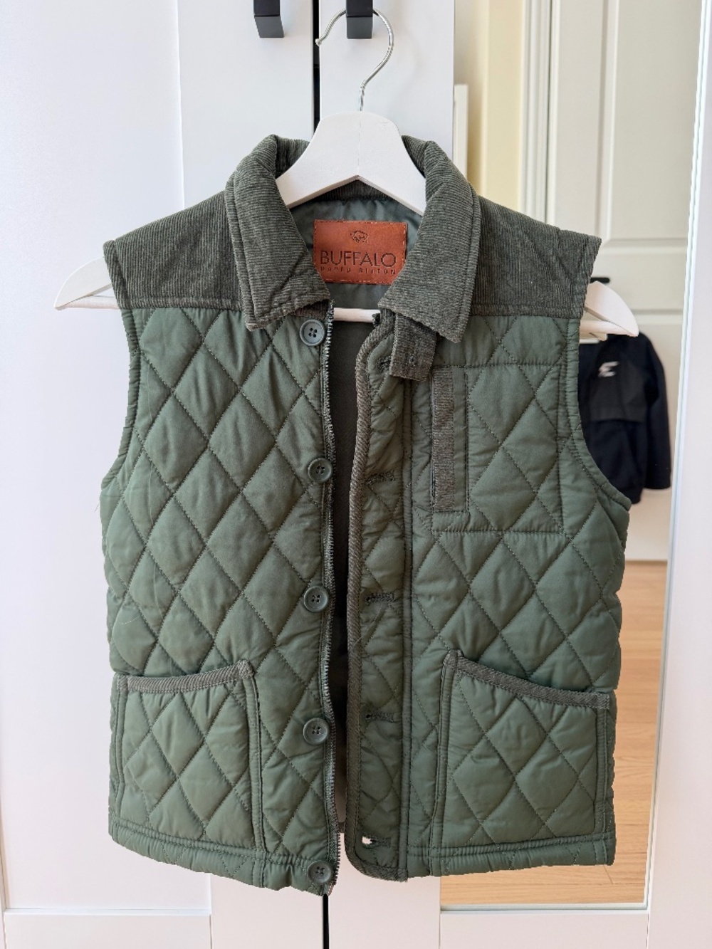 LIKE NEW - BUFFALO BOYS VEST MEDIUM 10-12 SPRING SUMMER OLIVE GREEN